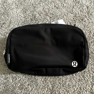 🦄🔥Lululemon Everywhere Belt Bag in BLACK - NWT